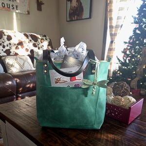 Plg Med Zippered Tote And Tassel
